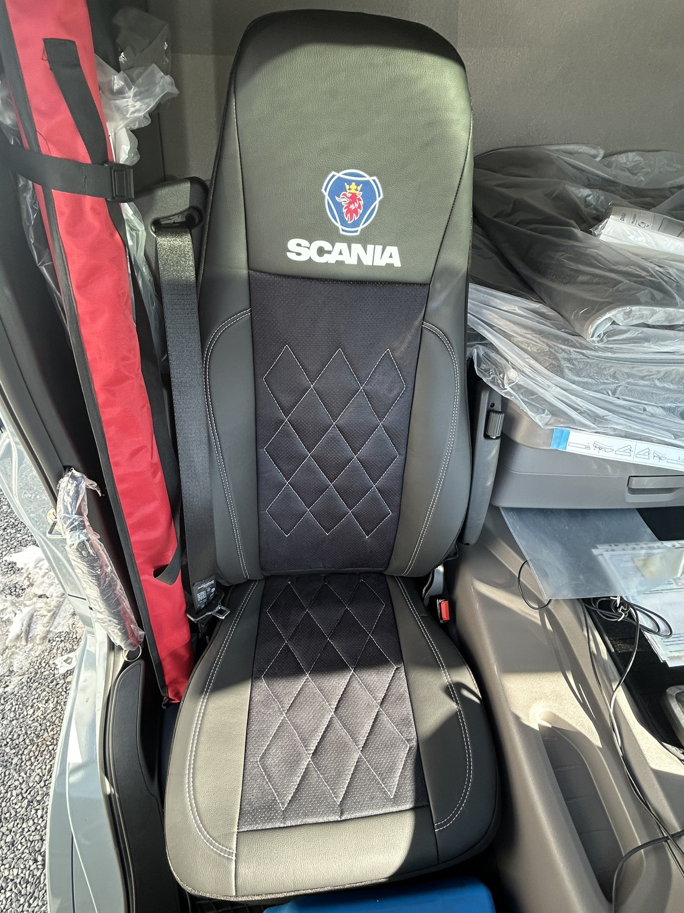Тапицерия Скания S - перфорирана алкантара - Image 2